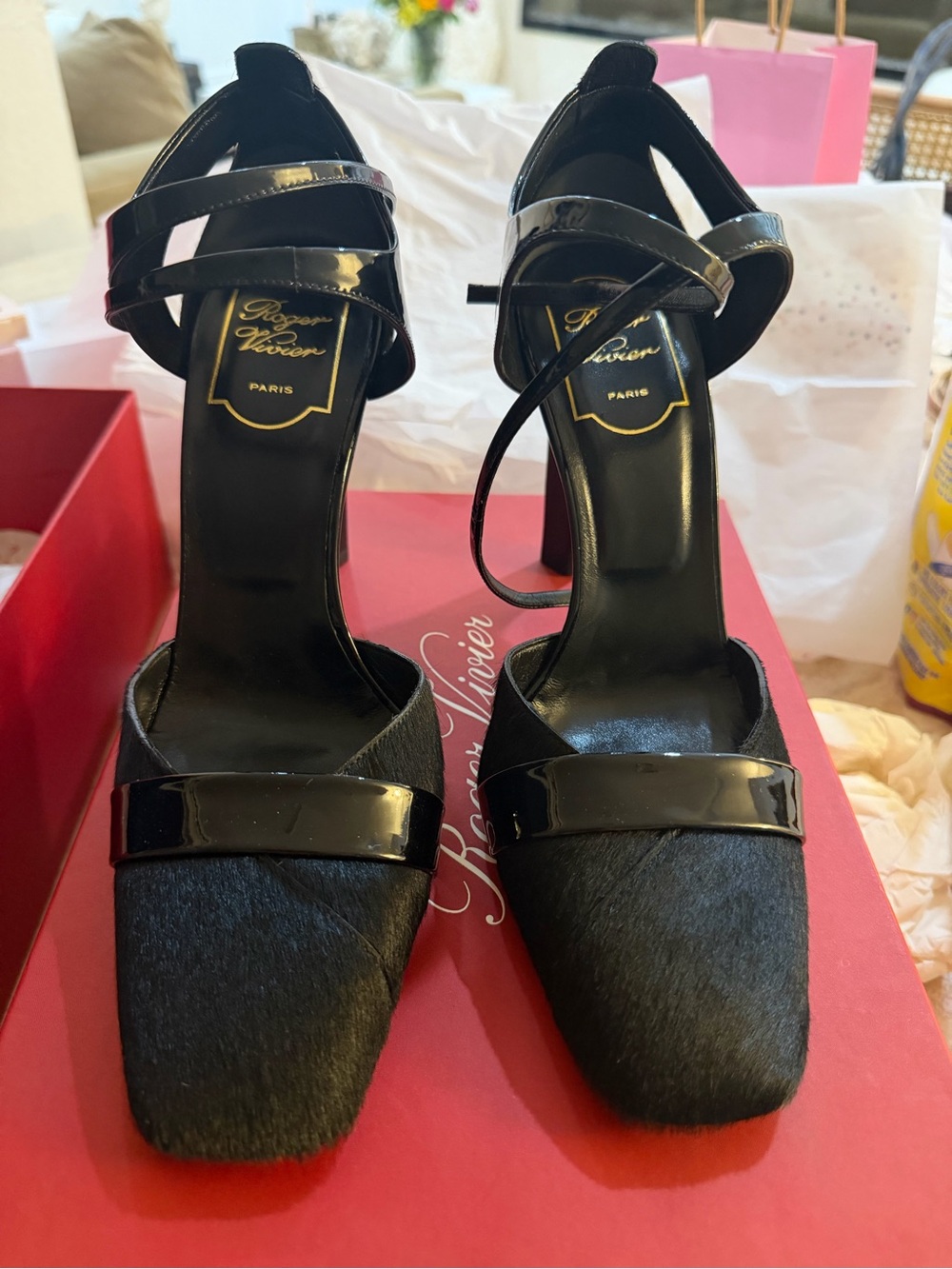 NIB Roger Vivier Paris Black Calf Hair Patent Leather Pumps Heels 38.5